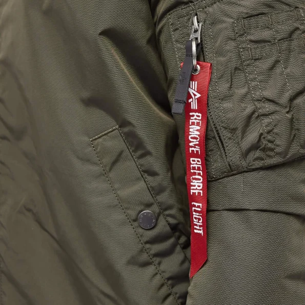 Alpha Industries Men's Ma-1 Bomber Jacket.